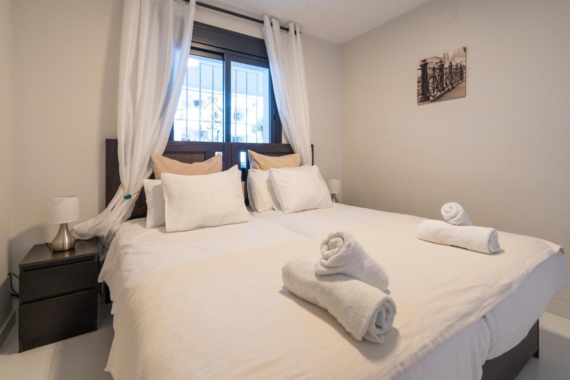 Puerto Banus Two Bedroom Luxurious With Parking Appartement *